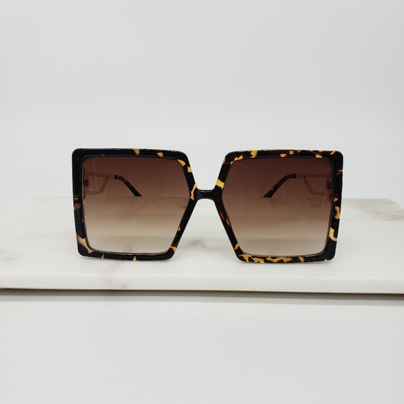 New Leopard Oversized Square Sunglasses - Picture 3 of 7